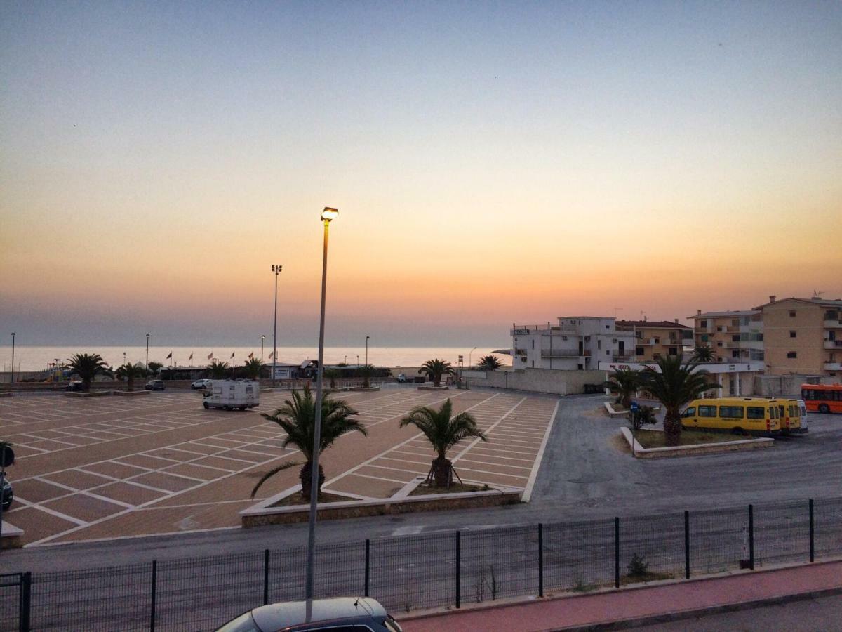 B&B Palazzo Manfredi Vieste, Fronte Mare Con Parcheggio Exterior photo